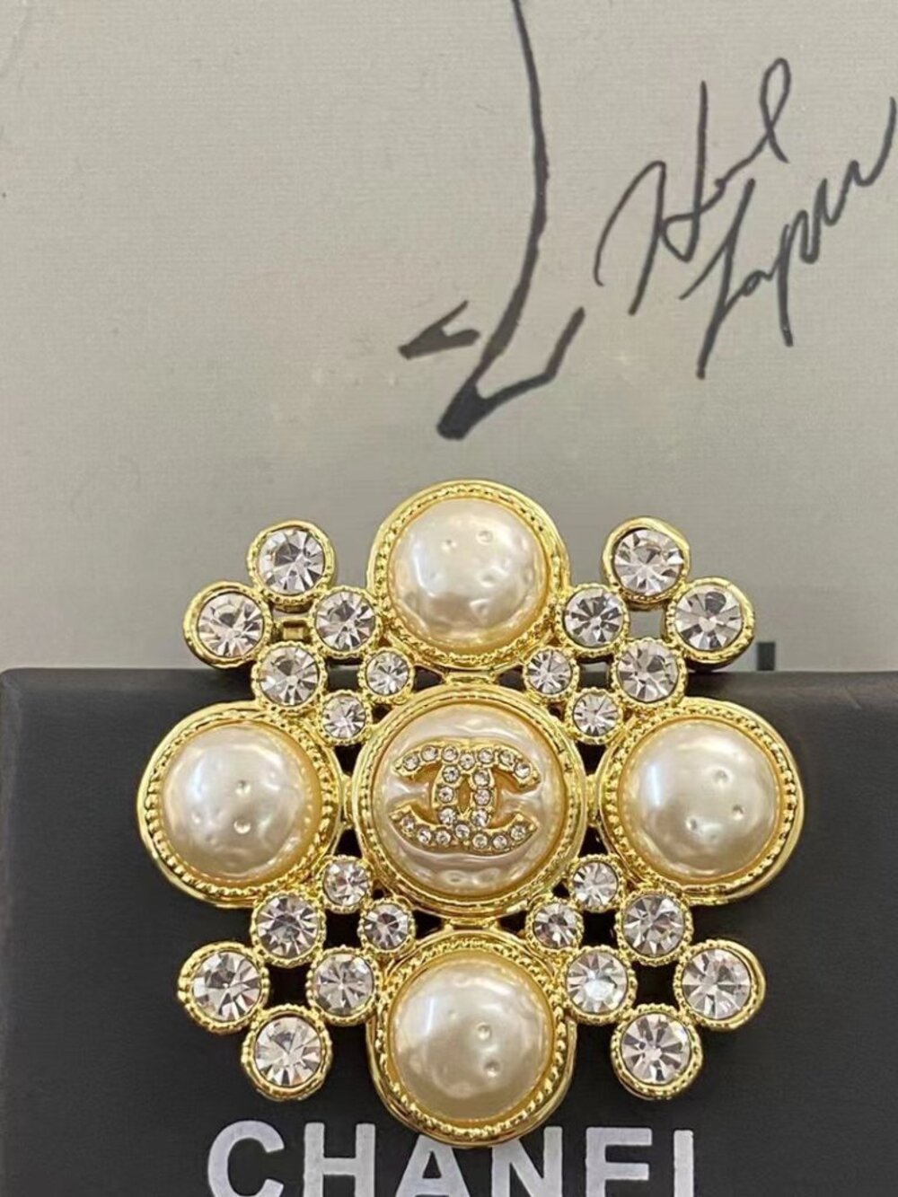💕Chanel brooch